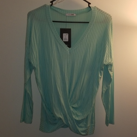 Mint green long sleeve shirt - Picture 2 of 3